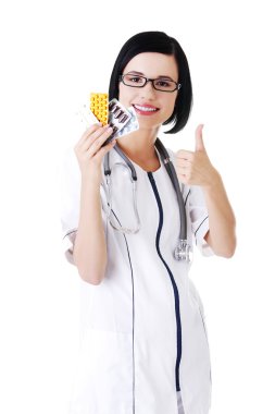 Doktor veya hemşire reçeteli ilaçlar holding