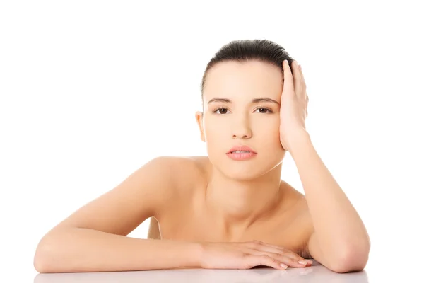 Retrato de um modo feminino bonito — Fotografia de Stock