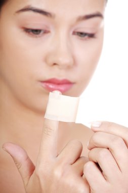 preaty genç kadın yapıştırıcı sıva kullanma