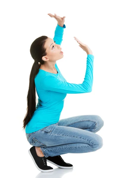 Bang bang voor iets boven haar vrouw — Stockfoto