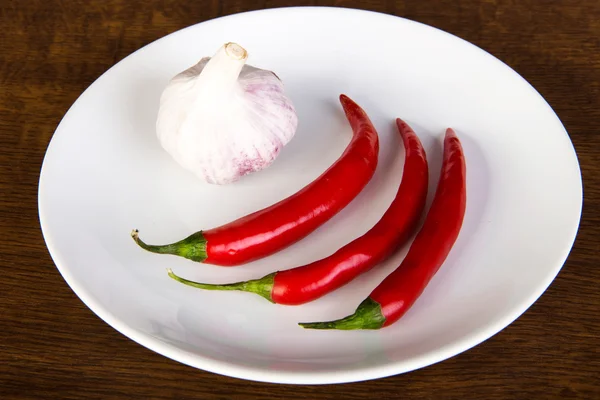 Red chili peppers and garlic — Stock Photo, Image