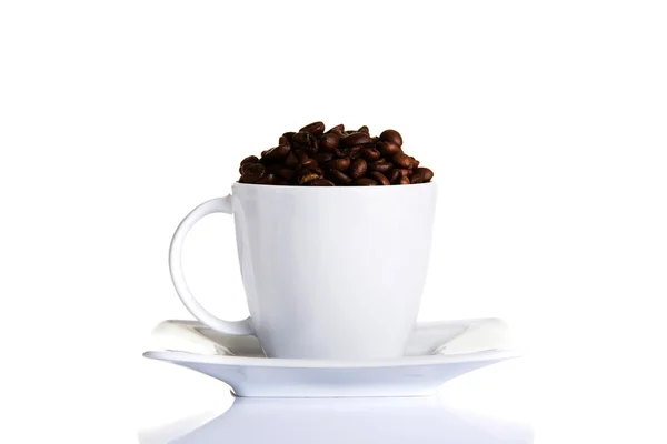 커피 잔에 들어 있는 콩 — 스톡 사진