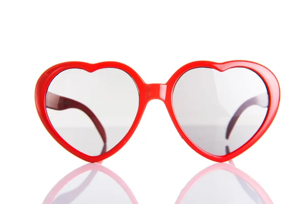 Lunettes en plastique rouge en forme de coeur — Photo