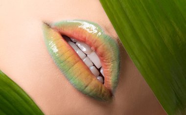 Kadının dudakları