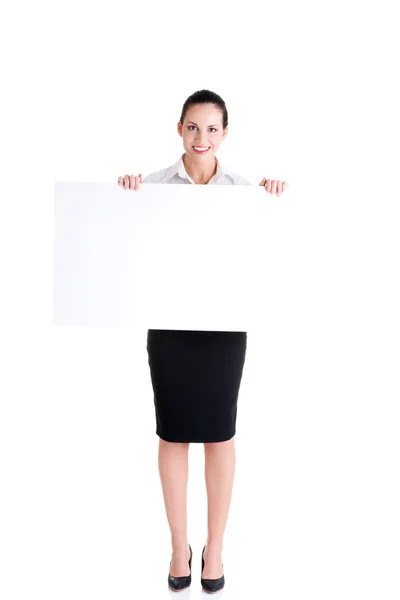 Mujer de negocios sonriente mostrando letrero en blanco — Foto de Stock