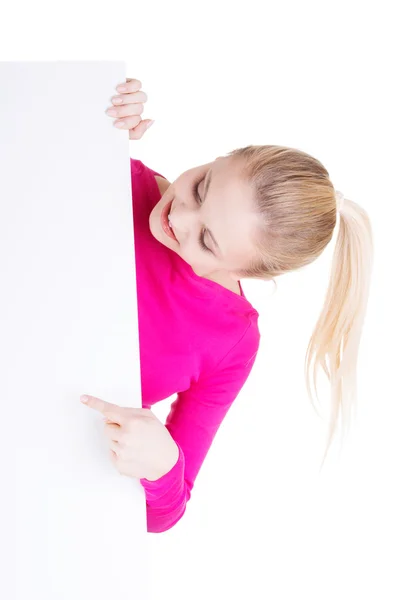 Portret jong gelukkig vrouw met blanco boord — Stockfoto