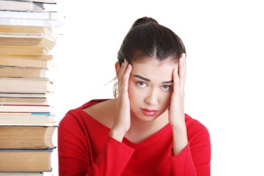 üzgün kız öğrencinin öğrenme güçlüğü ile