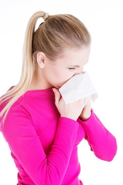 Mujer adolescente con alergia — Foto de Stock