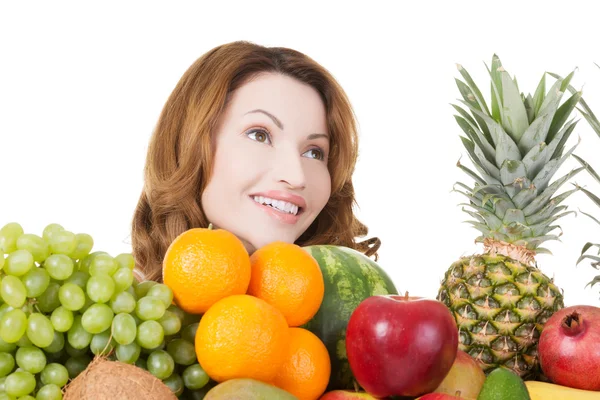 Hermosa mujer con frutas — Foto de Stock