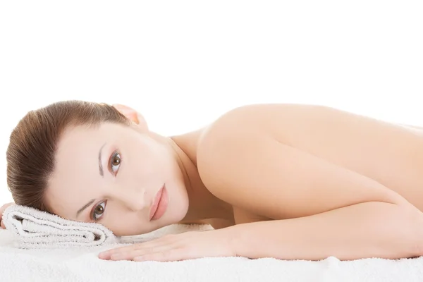 Mujer de belleza relajante en spa — Foto de Stock