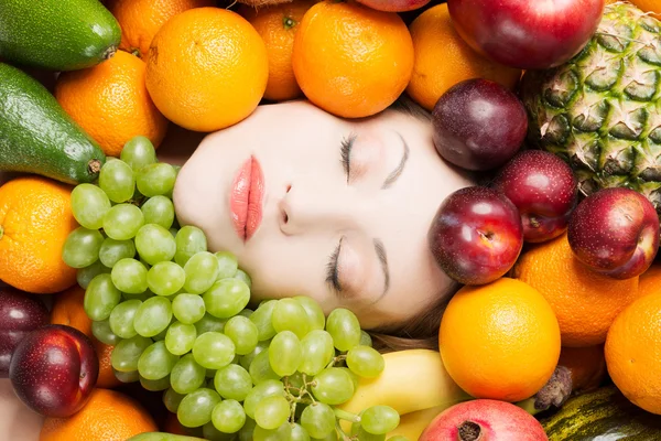 Cara de mujer en frutas — Foto de Stock