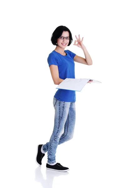 Vacker student kvinna gestikulerande perfekt. — Stockfoto