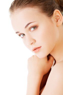 Kameraya bakarak çekici çıplak bir kadın. portre. yan görünüm.