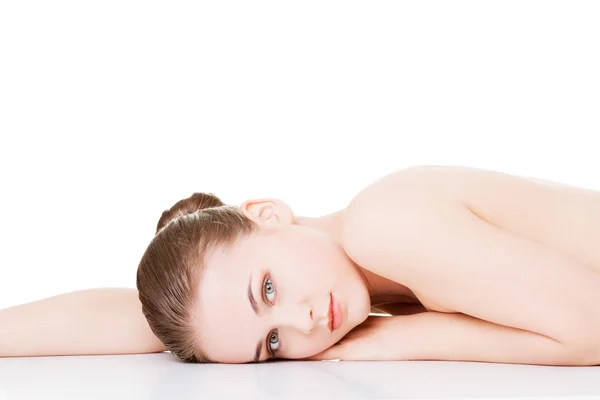 Attractive woman lying on the floor and looking at camera. — Stock Photo, Image