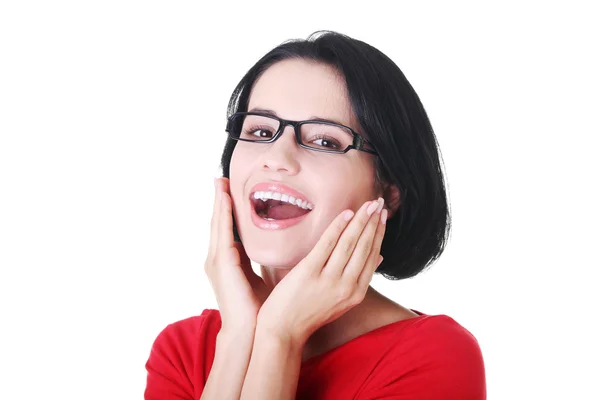 Porträt einer lächelnden Frau mit Brille. — Stockfoto