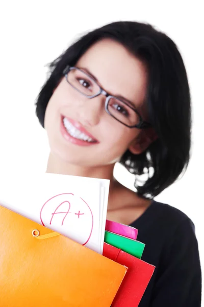 Mujer joven casual mostrando su resultado del examen perfecto . —  Fotos de Stock