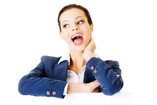 Attractive business woman sitting laughing. — Stock Photo, Image