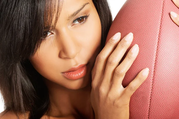 Aantrekkelijke naakte vrouw met een bal. Closeup. — Stockfoto