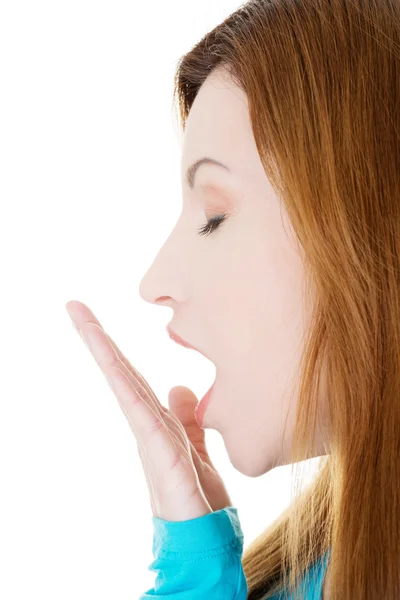 Perfil da bela mulher bocejando . — Fotografia de Stock