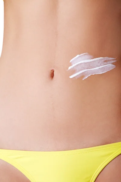 Slim sexy female's belly with body lotion. — Stock Photo, Image