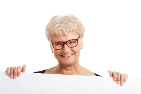 An old happy lady holding copy space. — Stock Photo, Image