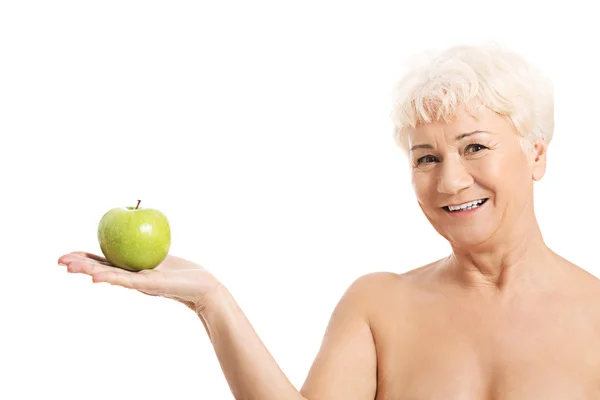 Naakt oude vrouw houden en apple. — Stockfoto
