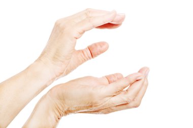 aralarında boşluk kopyasını tutacak şeklinde kadının elleri.