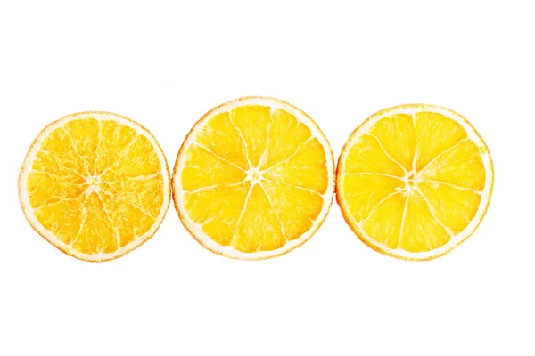 Τρεις φέτες πορτοκαλιού πάνω από λευκό. — Φωτογραφία Αρχείου