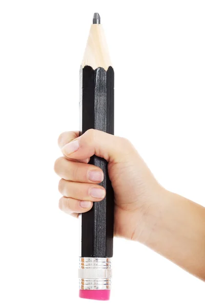 Vrouw hand houdt grote potlood. — Stockfoto