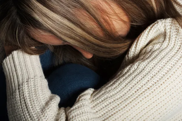 Casual vrouw verkeert depressie. — Stockfoto