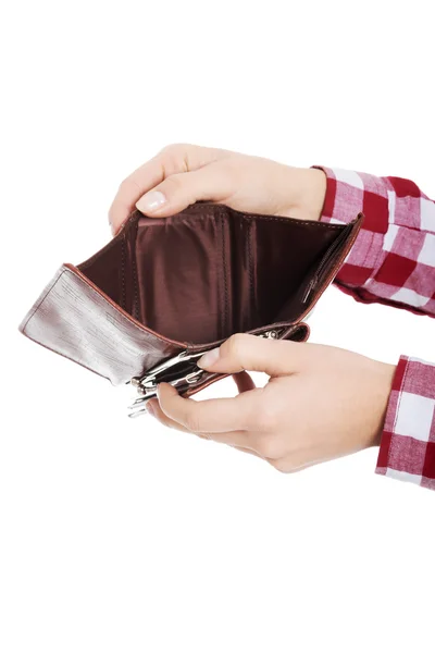 Casual woman showing her empty wallet. — Stock Photo, Image