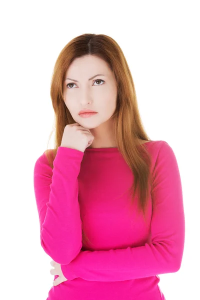 Retrato de mulher casual atraente com a mão no rosto . — Fotografia de Stock