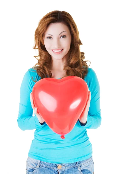 Attractive casual woman holding heart balloon. — Stock Photo, Image