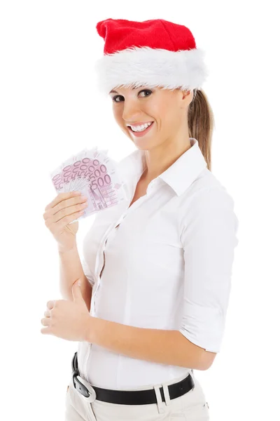 Молодая деловая женщина с деньгами в шляпе Санты . — стоковое фото