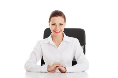 güzel bir iş kadını, bir sandalyede oturan patron.