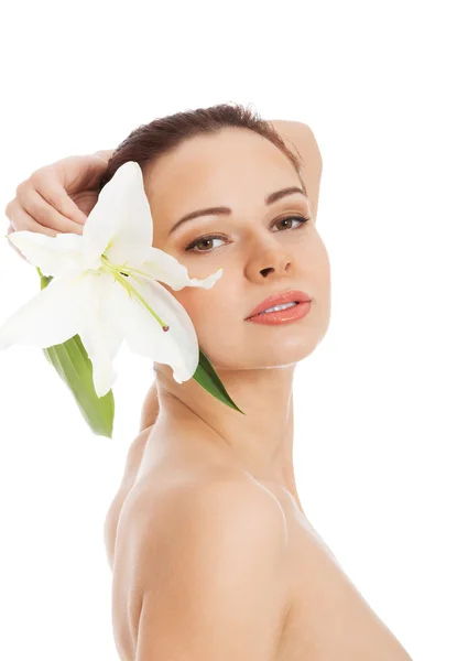 Gyönyörű topless nő, fehér liliom. — Stock Fotó