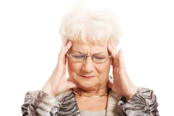 Una anciana elegante tiene dolor de cabeza. . — Foto de Stock