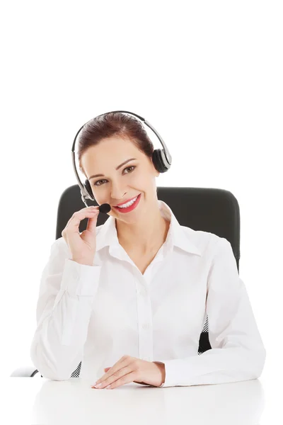 Hermosa mujer sentada con micrófono y auriculares . —  Fotos de Stock