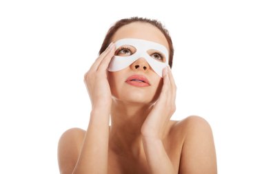 kolajen maske gözleri üzerine ile güzel bir kadın.