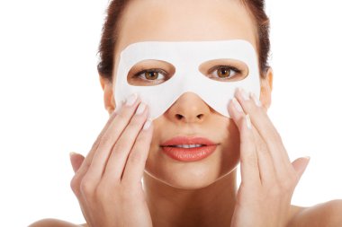 kolajen maske gözleri üzerine ile güzel bir kadın.