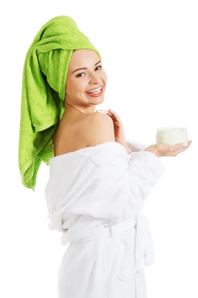 Mulher bonita em roupão de banho e turbante . — Fotografia de Stock
