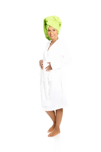 Mulher atraente envolto em toalha com turbante . — Fotografia de Stock