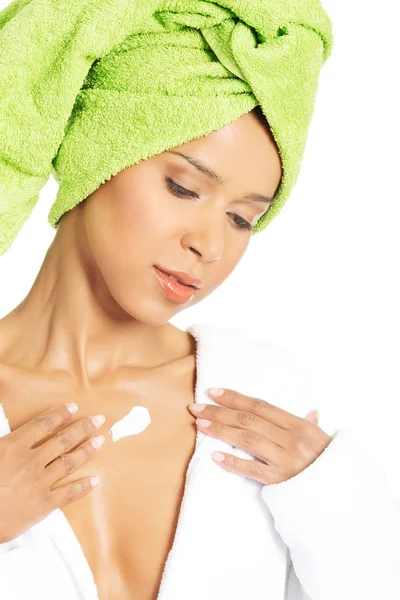 Attractive woman rubbing body lotion on chest. — Stock Photo, Image