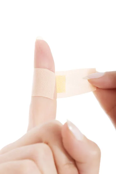 Dedo de mujer con cinta adhesiva . — Foto de Stock