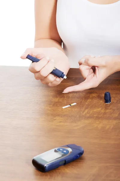 Young woman doing sugar level test. — Stock Photo, Image