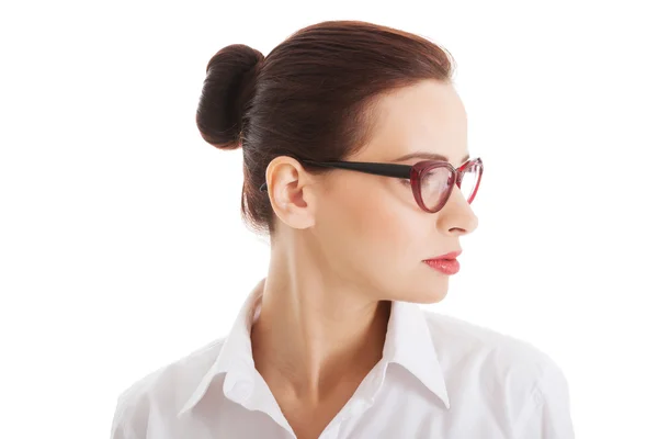 眼鏡を持つ美しいビジネス女性のプロファイル. — ストック写真
