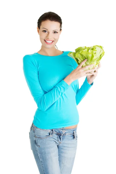 Attraktivt leende kvinna med färska salat — Stockfoto