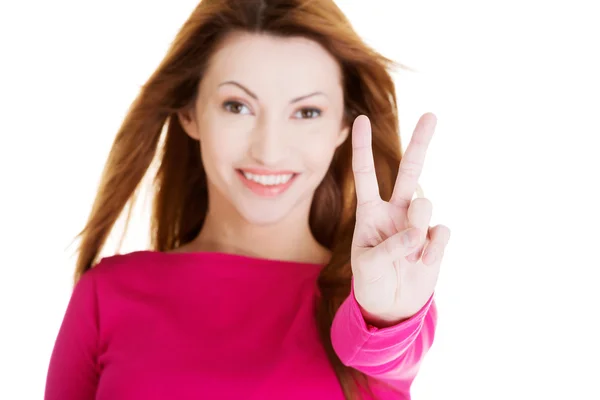 Woman showing victory sign — Stock Photo, Image