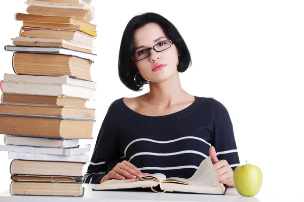 Jeune étudiante étudiante au bureau — Photo