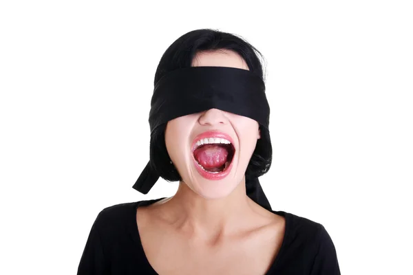 Schrikken van de jonge blinddoek vrouw schreeuwen — Stockfoto